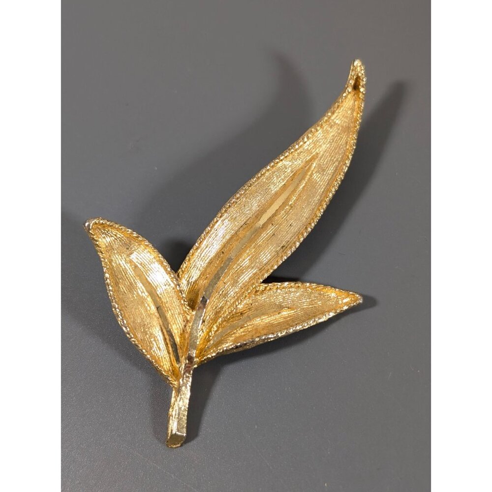 Vitnage Textured Gold‎ Tone Large Leaf Brooch Modernist Pin MCM
